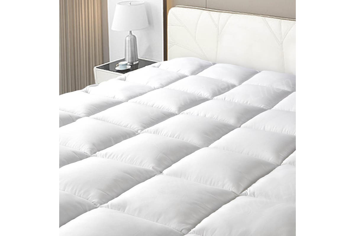 Luxton Queen Size 1000GSM Bamboo Mattress Topper with Gusset Support